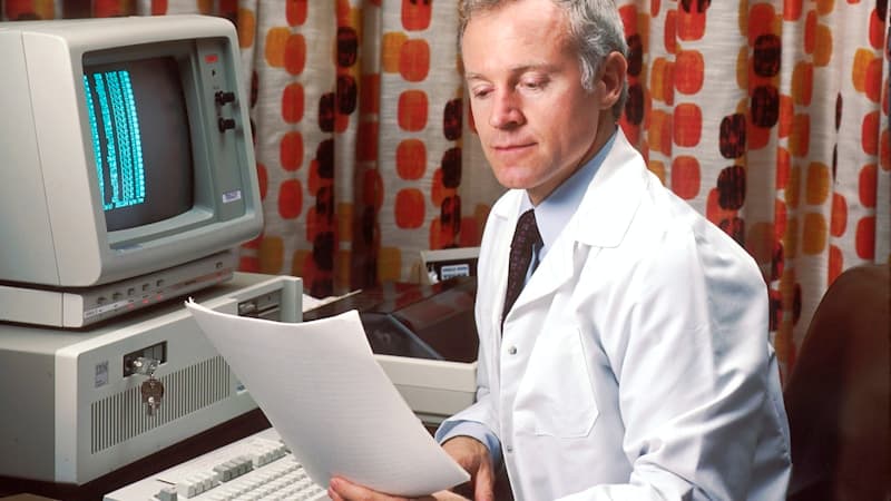 Recém-formado pode dar plantão? O que avaliar antes de aceitar uma vaga