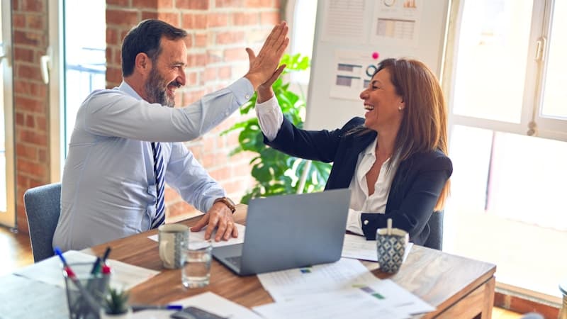 Redes sociais para recrutamento médico: LinkedIn, Instagram e além